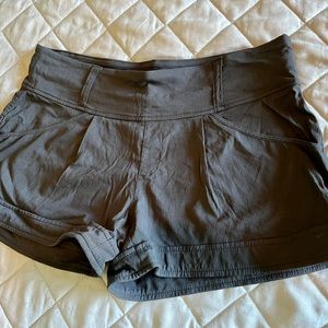 Reposhing lole harbour shorts